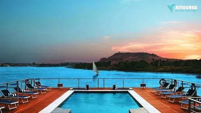 5 days nile cruise on ms renaissance
