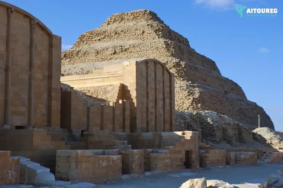 Day tour to giza pyramids memphis sakkara from cairo
