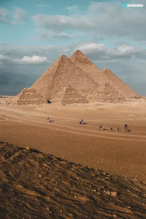 Day Tour of the Giza Pyramids and the National Museum.