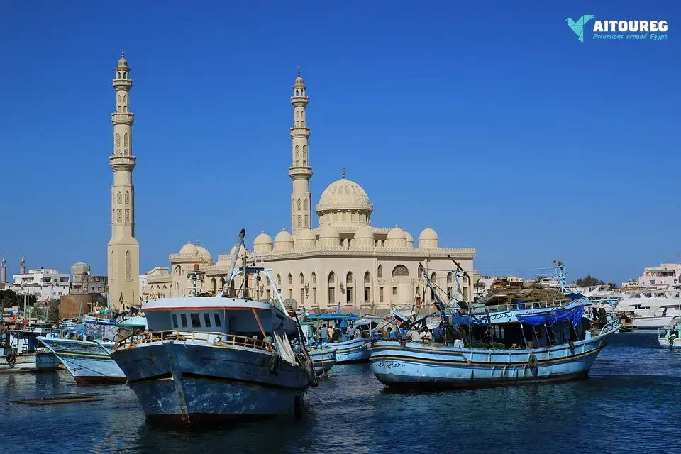 Hurghada city tour followed by a romantic Lebanese dinner.