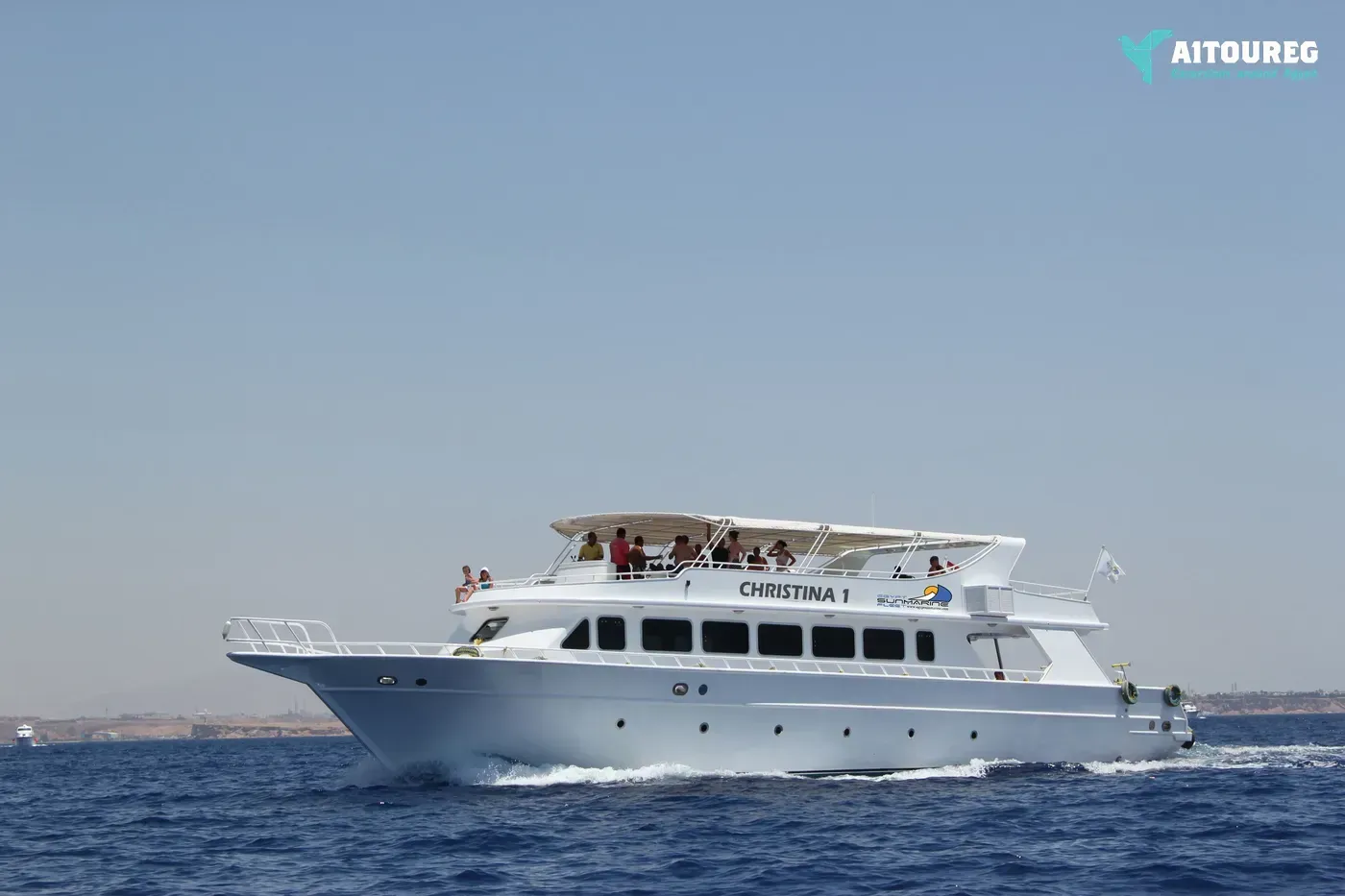 Private boat trip to the dolphin house from makadi
