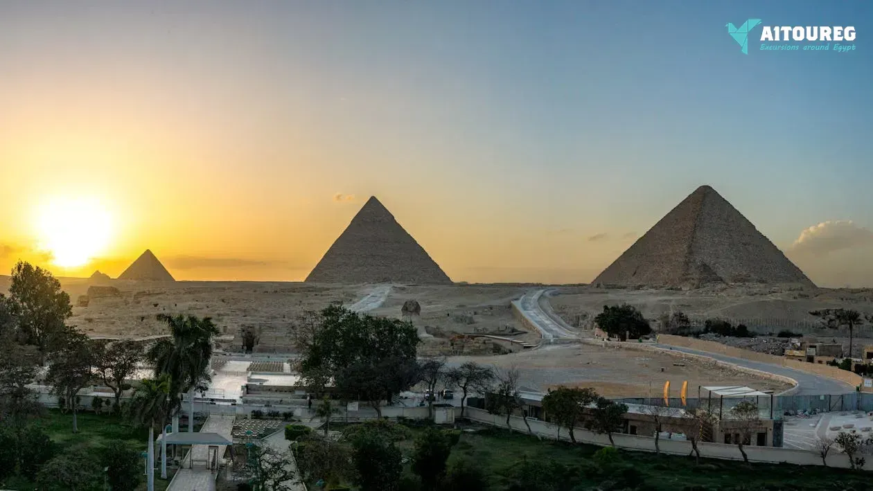 Private day trip cairo and giza pyramids from makadi by vehicle