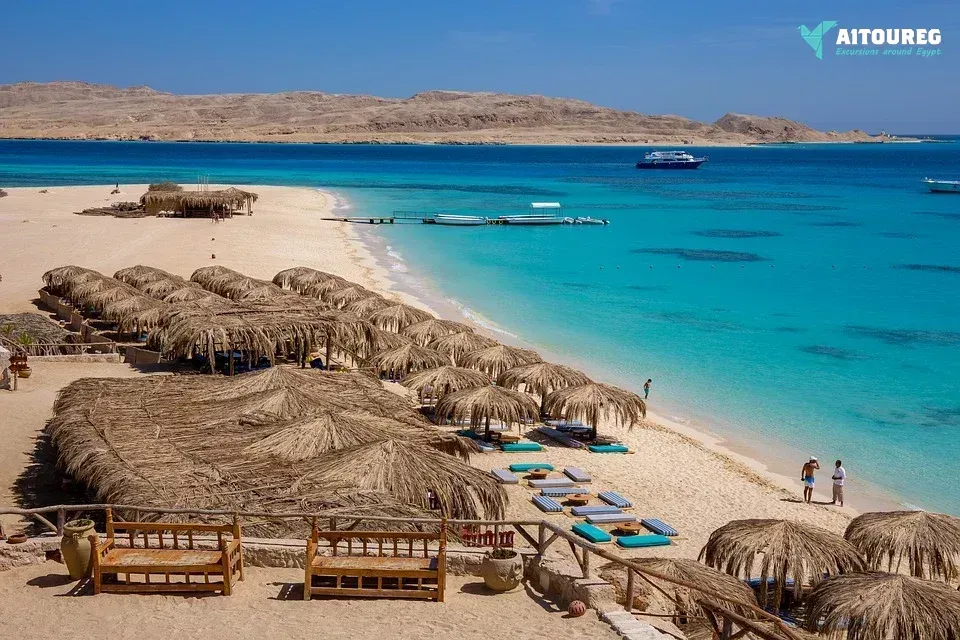 El Gouna excursions – private day trips with modern luxury vehicles