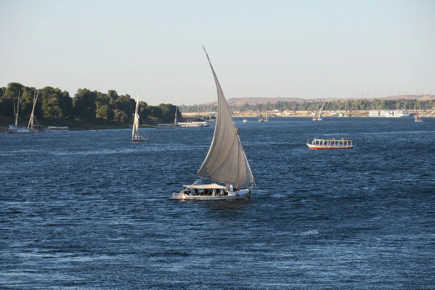Privater Aswan-Tagesausflug ab Makadi mit Felucca