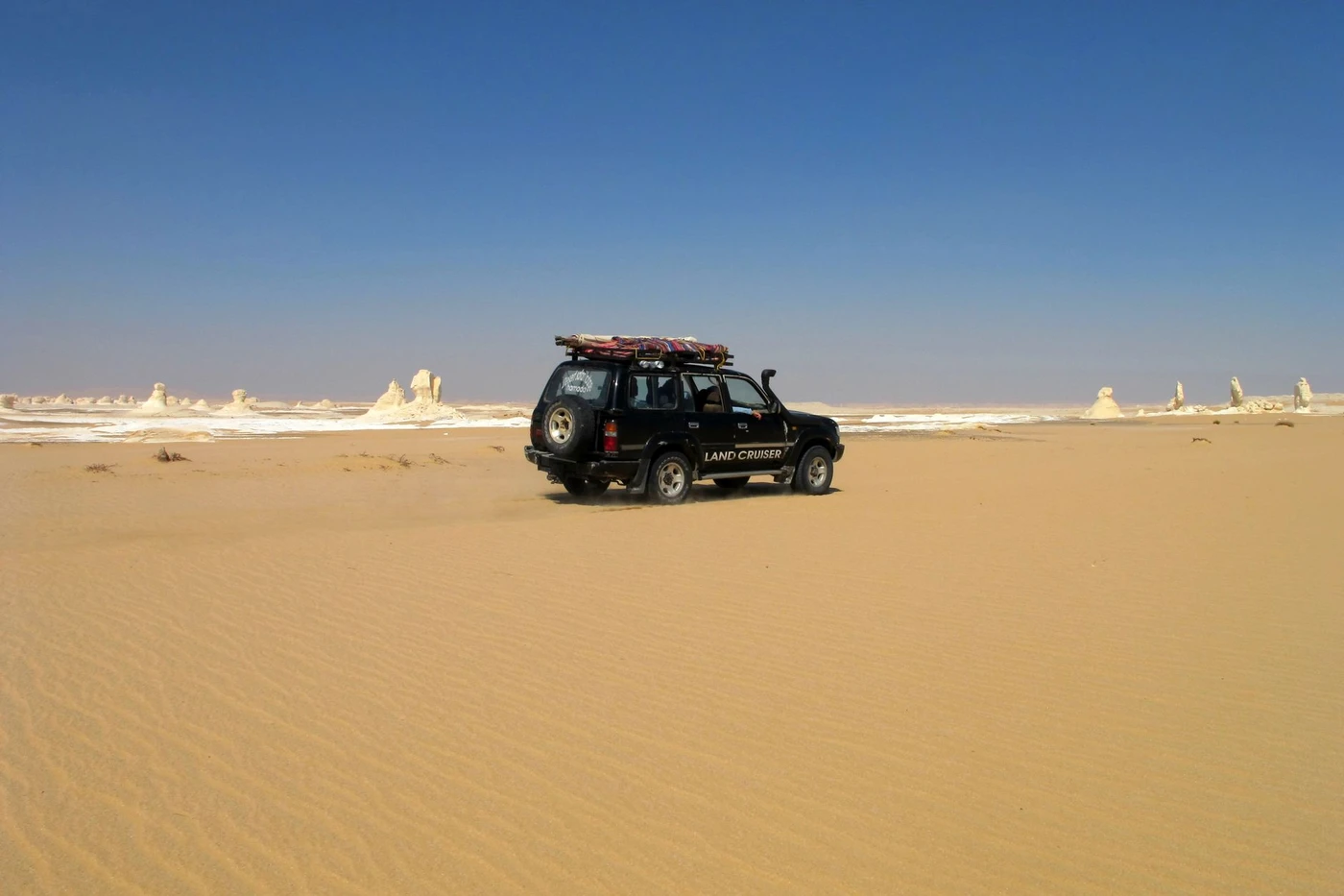 Makadi Desert Safari by Jeep with BBQ Dinner