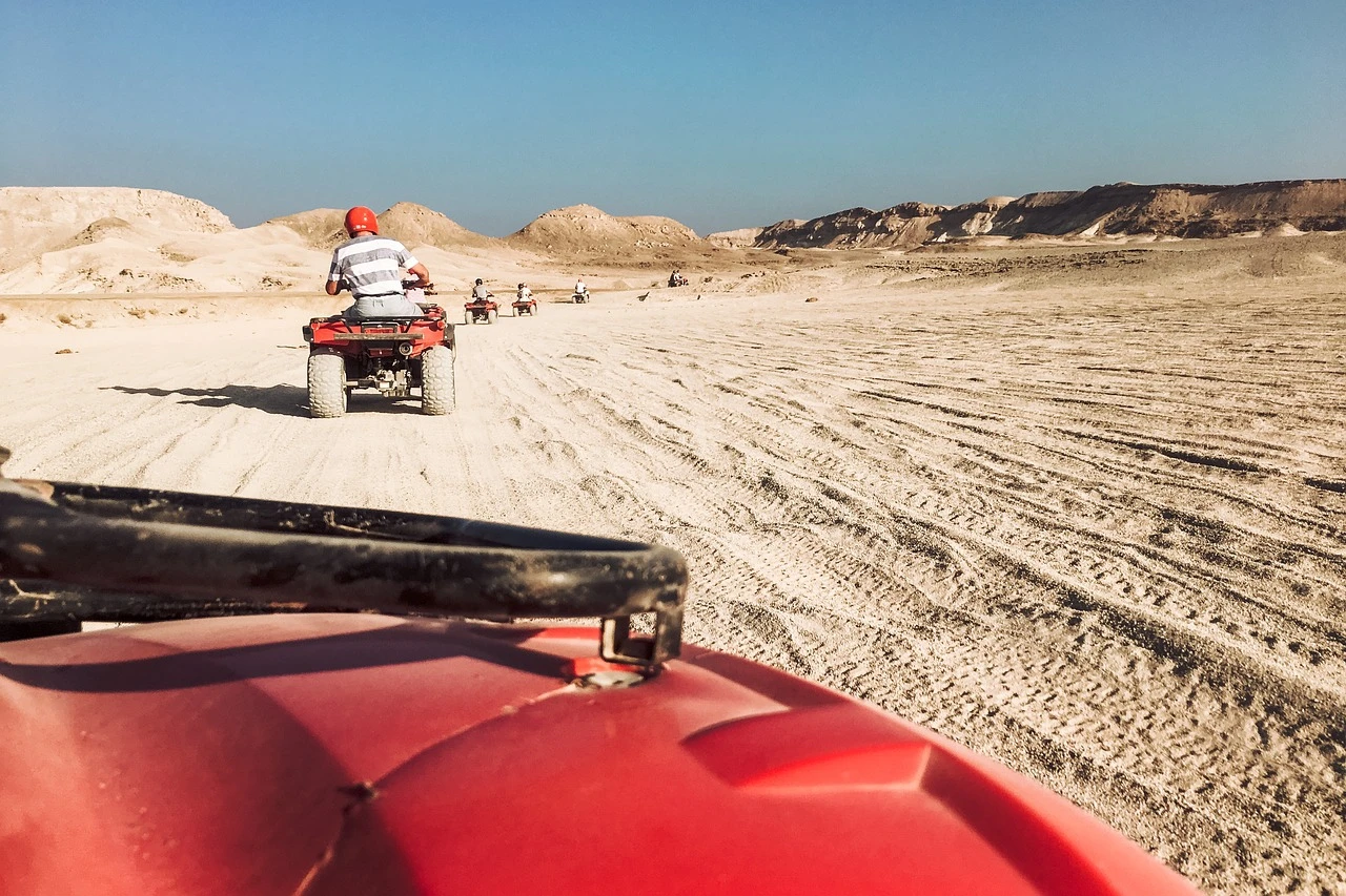 Morgendliche Quad-Safari in Hurghada durch die Wüste