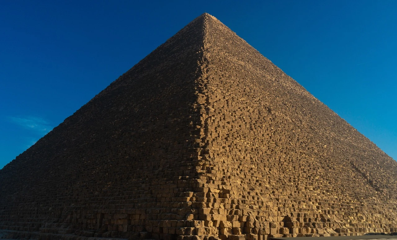 Dahshur and Medium Pyramid Day Tour from Cairo