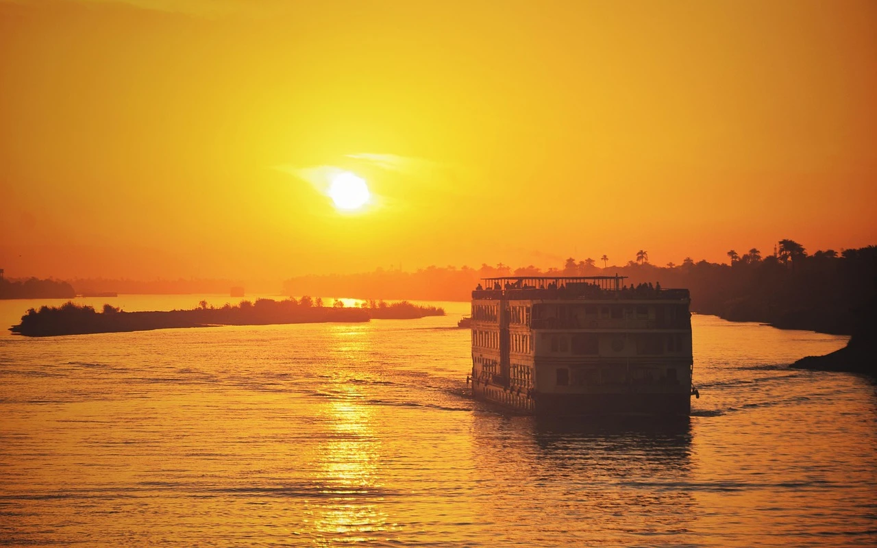 Cairo: Abendliche Dinnerfahrt auf dem Nil mit Live-Shows