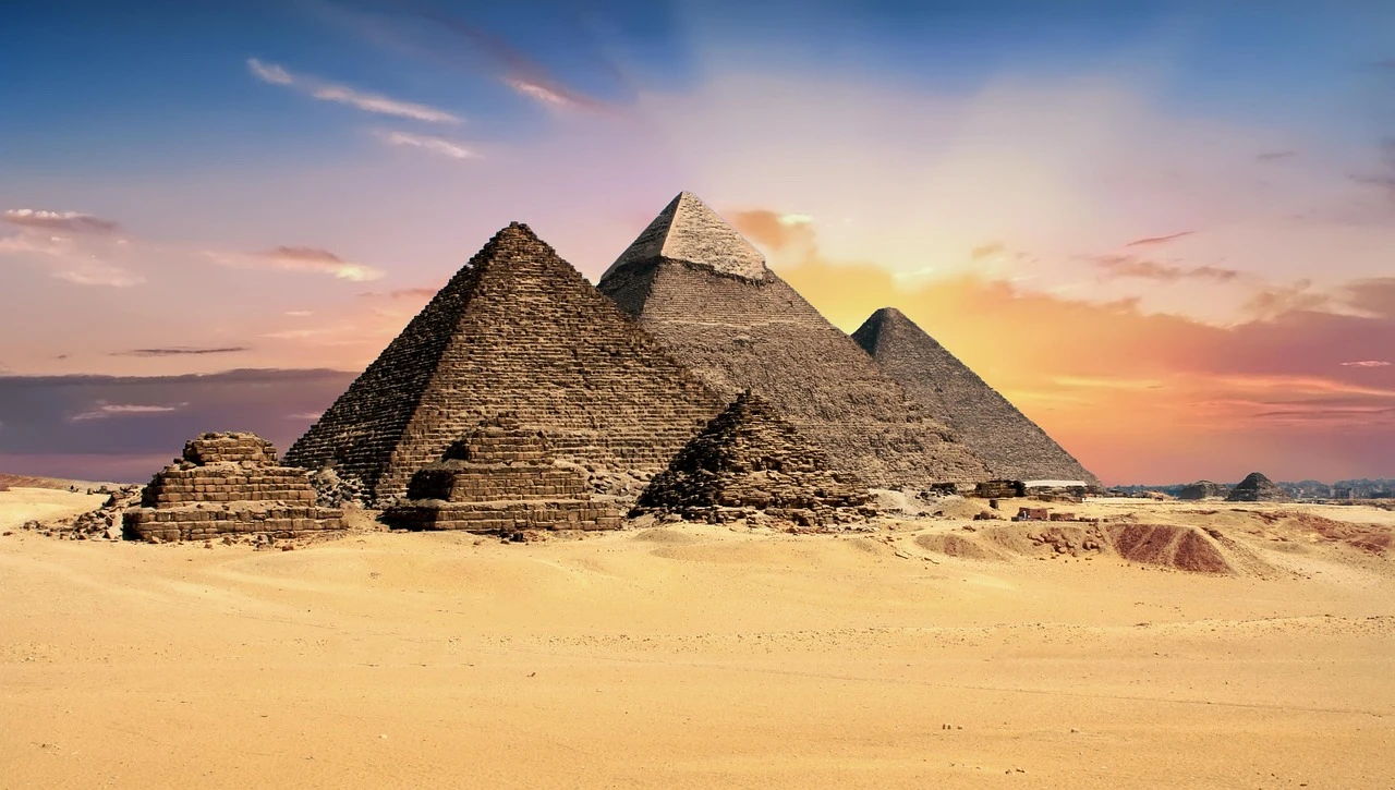 Giza Pyramids Private Day Tour from Cairo