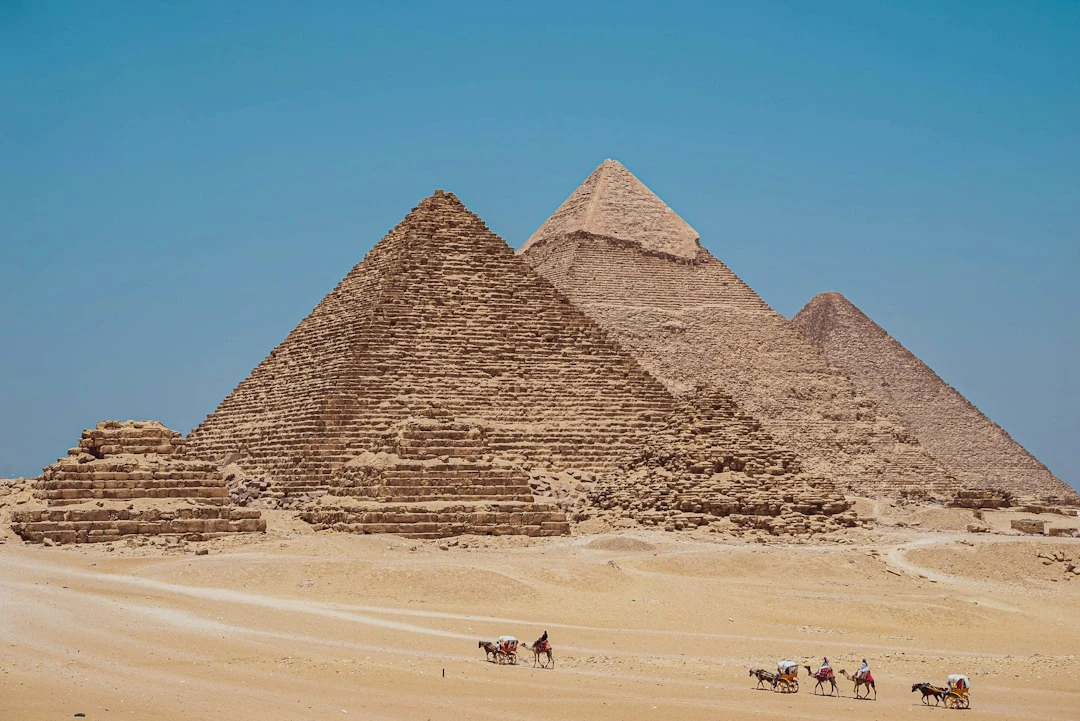 Giza Pyramids & Egyptian Museum Private Day Tour