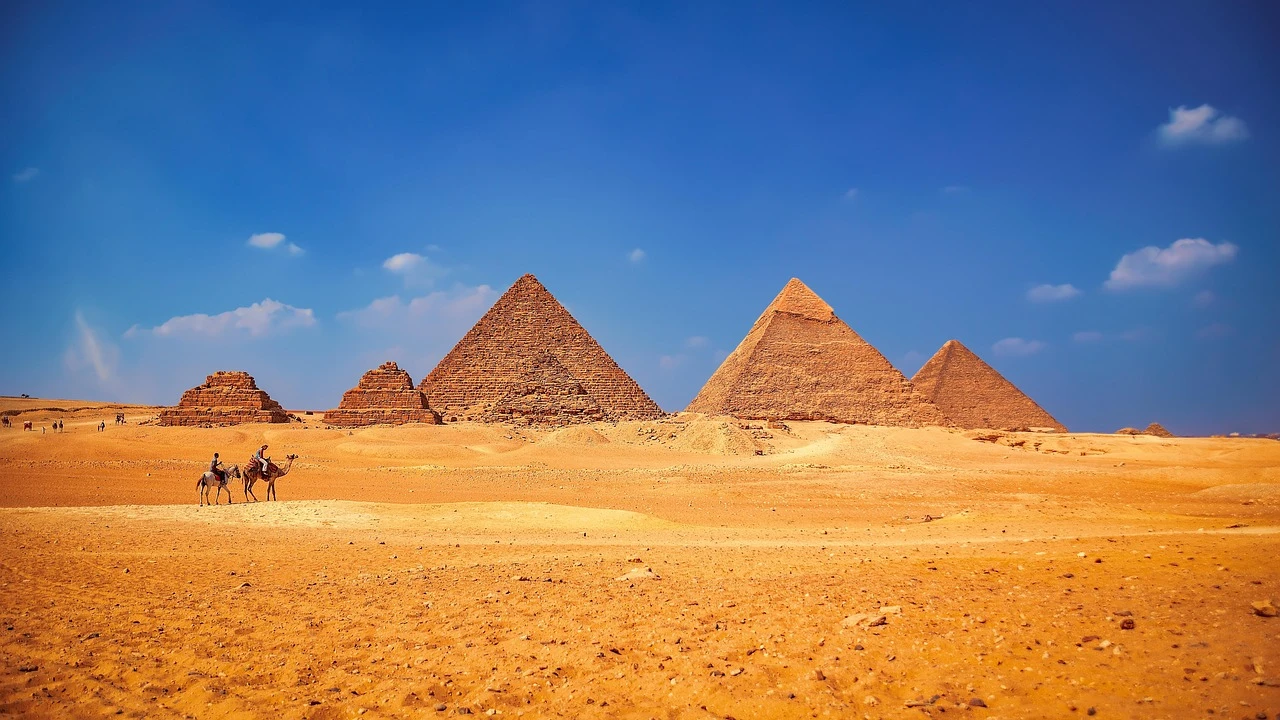 Circuit de 5 jours au Caire : pyramides, musées et Fayoum