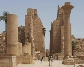 Tour di 4 giorni in crociera sul Nilo da El Quseir Giorno 4 Sbarco a Luxor - Trasferimento a El Quseir