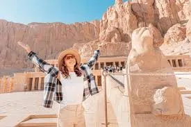 Escursione di un Giorno a Luxor da Marsa Alam- Scoprite le Meraviglie d’Egitto Tempio di Hatshepsut: Capolavoro scolpito nella roccia