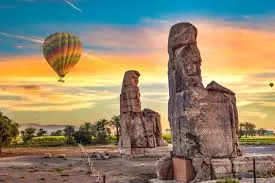 Escursione di un Giorno a Luxor da Marsa Alam- Scoprite le Meraviglie d’Egitto Colossi di Memnone: I Guardiani dell’Antica Tebe